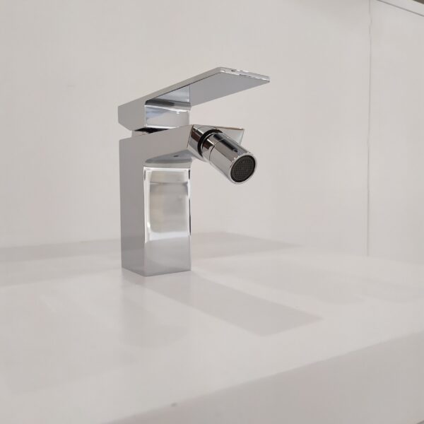 Ctesi mitigeur bidet plane carre_62a499f5efe44.jpeg